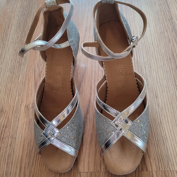 Unworn silver ballroom shoes - Picture 1 of 8